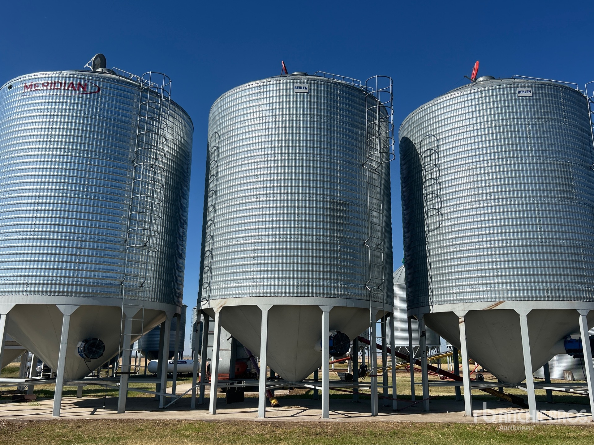 Behlen +/- 6500 bu 5 Ring Hopper Graan bak