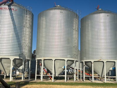 Behlen +/- 6500 bu 5 Ring Hopper Grain Bin