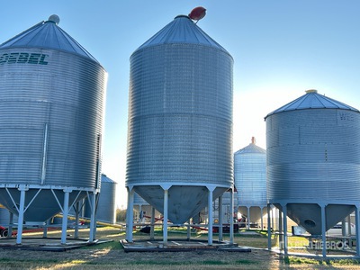 Behlen +/- 4000 bu Hopper Grain Bin