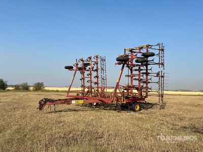 1981 Bourgault Commander 36-40 40 ft Cultivator
