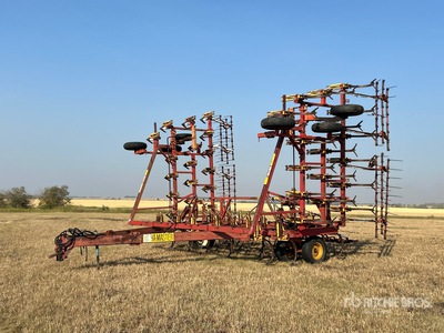 1981 Bourgault Commander 36-40 40 ft Cultivator