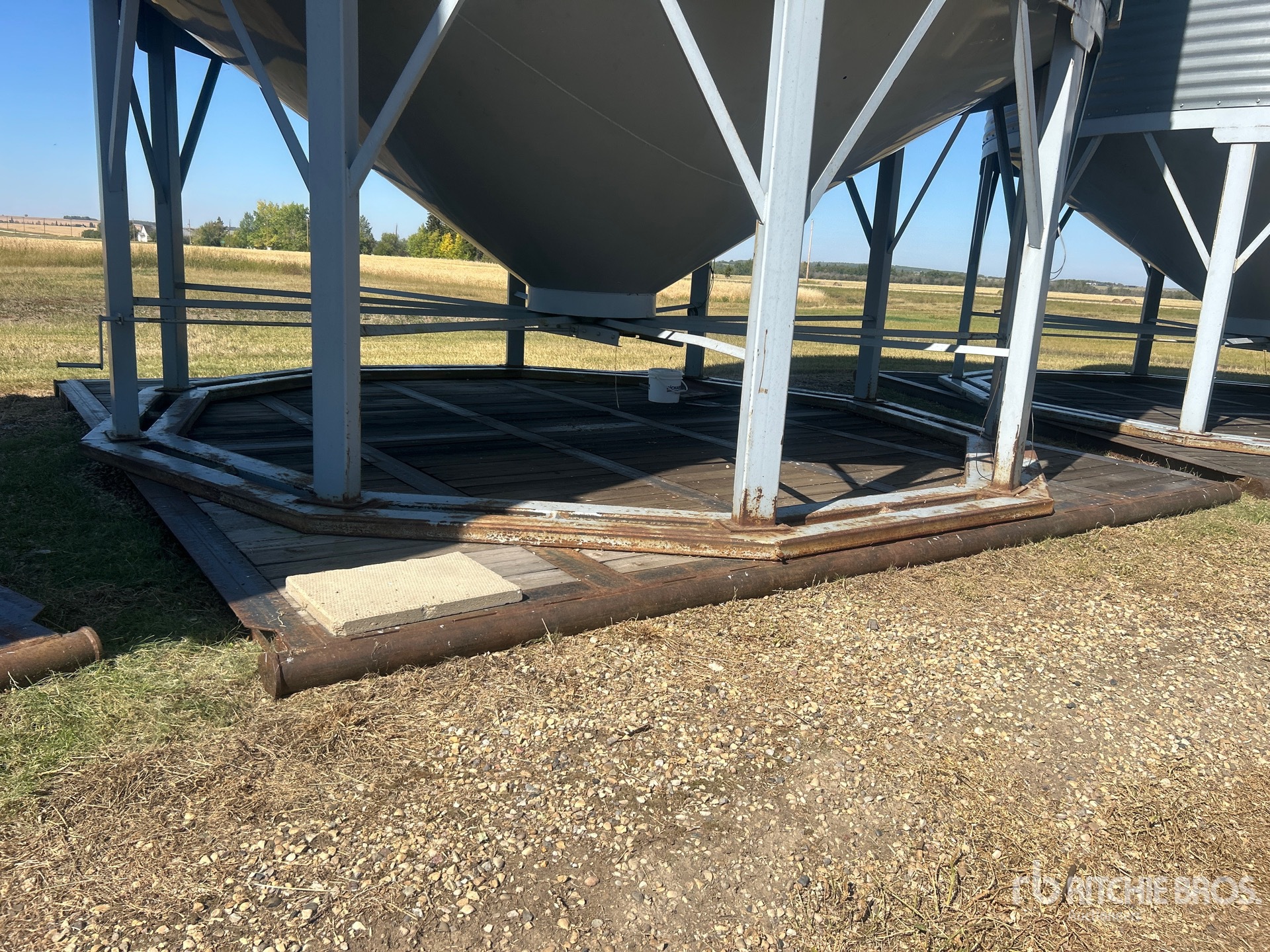 Custom Built 16 ft x 16 ft Rig Varios, manejo de grano