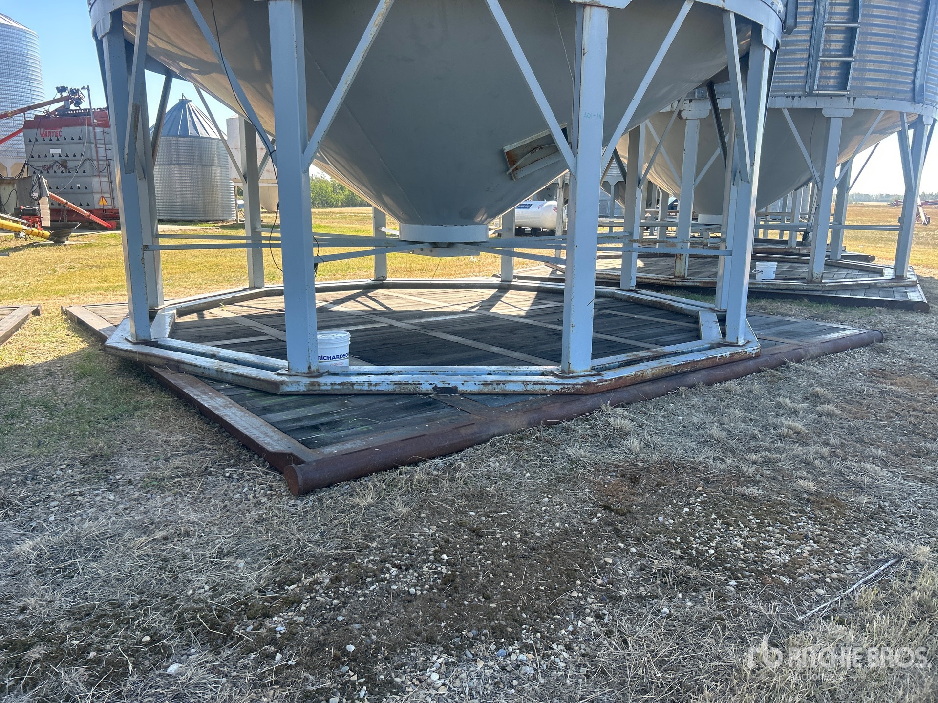 Custom Built 16 ft x 16 ft Rig Varios, manejo de grano