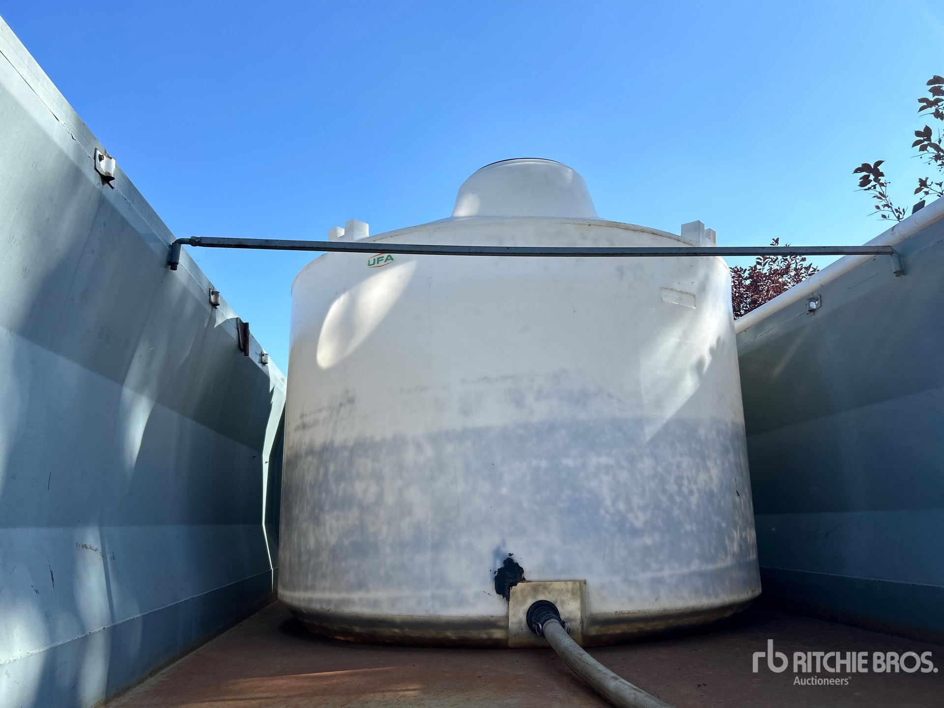 UFA 1250 gal Poly Réservoir d'eau