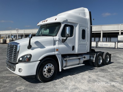 2018 Freightliner Cascadia 125 6x4 Tractocamion con Dormitorio / Cabeza Tractora Cabina Dormitorio