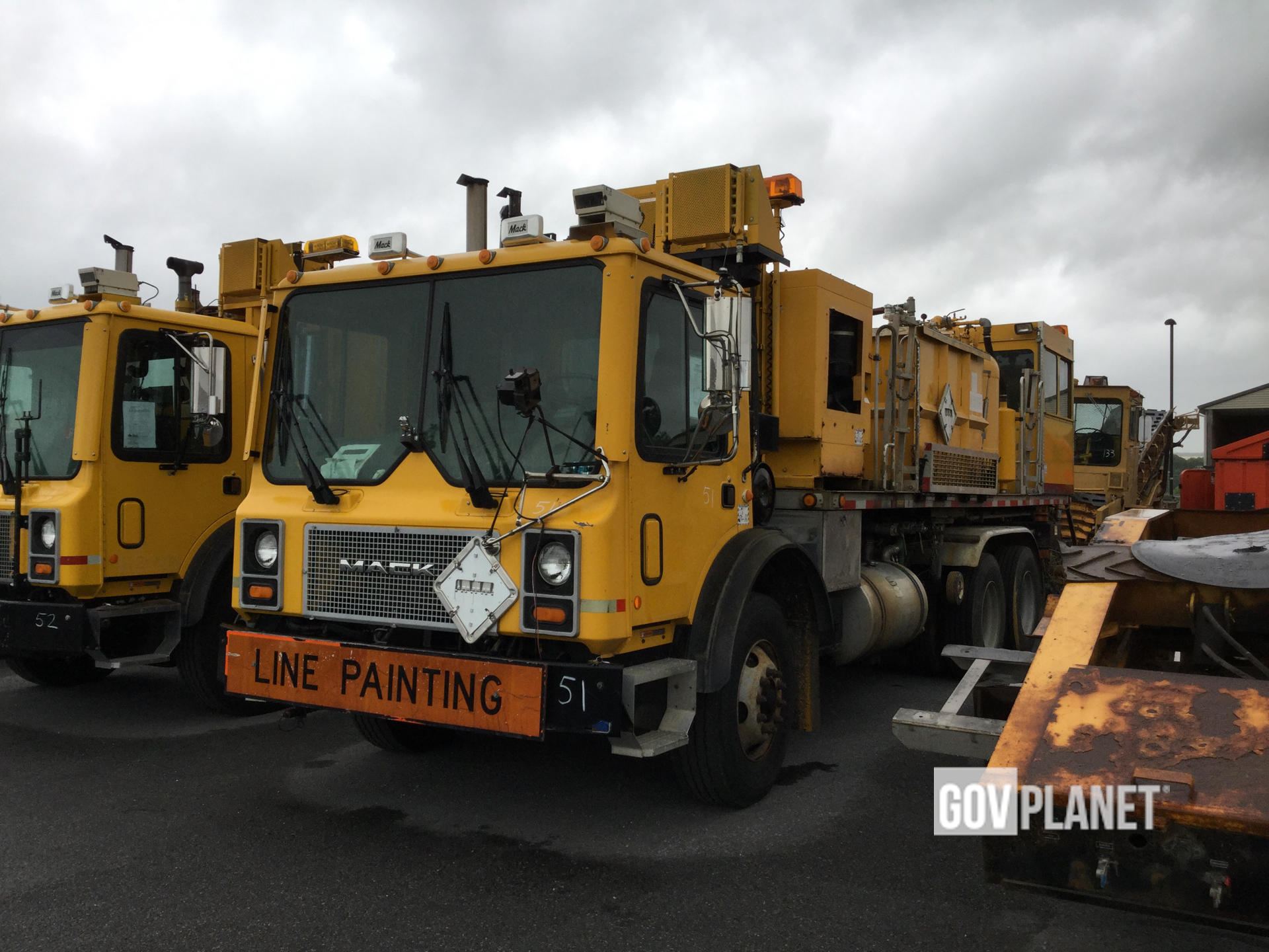 2001 Mack MR688S Line Painting Truck - P1719076 / L-051 in