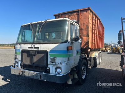 2009 Autocar Xpeditor 6x4 Roll-Off Truck (Inoperable)