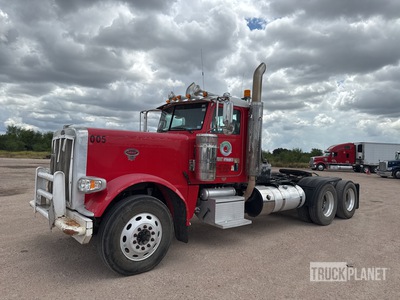 2012 Peterbilt 389 6x4 T/A Dagcabine Trekker