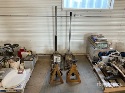 Quantity of (2) Floor Jacks Divers - Magasin, entrepôt, consommateur