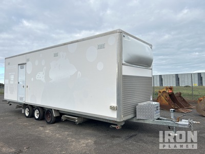 2013 Custom Built 8.3 m x Portable Tri/A Oficina móvil