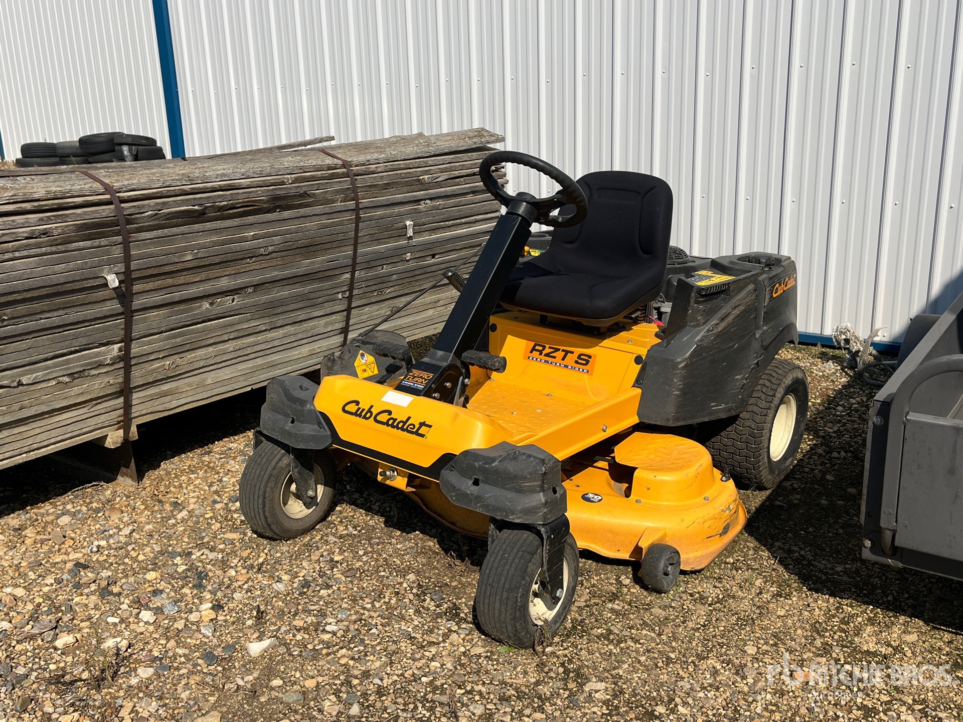 Cub Cadet RZT Zero-Turn Lawn Mower