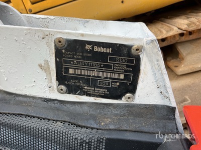 2011 Bobcat S130 を見 Skid-Steer Loader