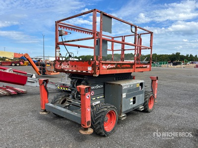 2016 Skyjack SJ6832 RT 4x4 Dual Fuel Podnośnik nożycowy