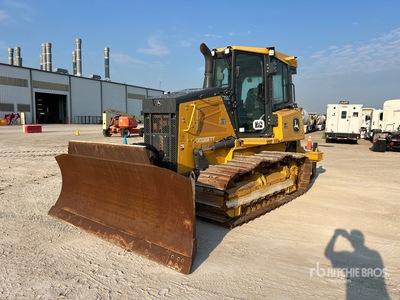 2021 John Deere 700L XLT Tractor de cadenas