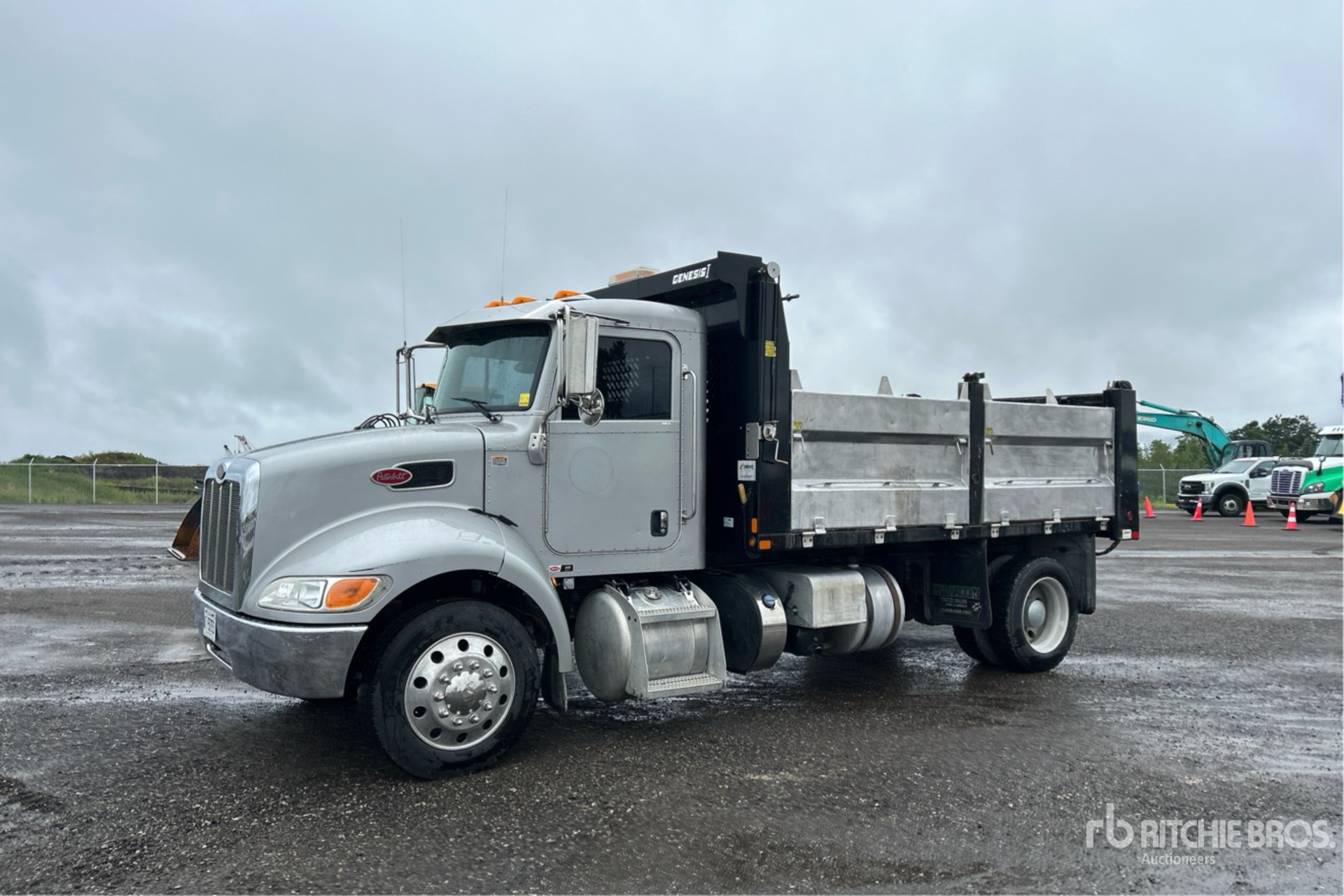 2016 Peterbilt 337 Tipper Truck
