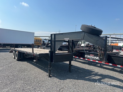2013 Texas Pride 20 ft T/A Gooseneck Equipment Trailer