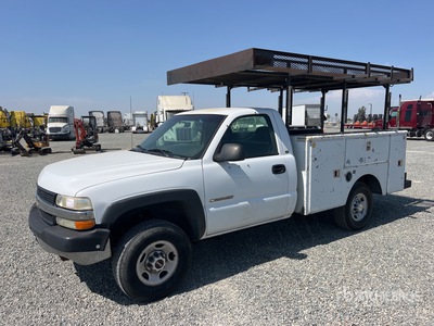 2002 Chevrolet Silverado 2500HD 4x2 شاحنة خدمة