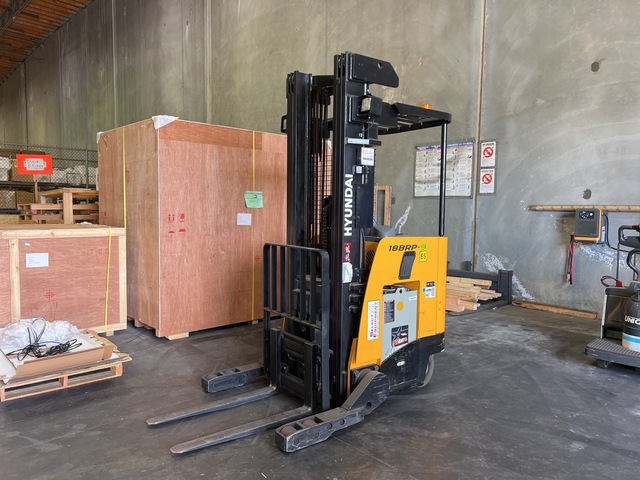 Hyundai 18BRP-9 3500 lb Electric Forklift