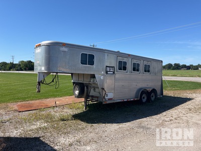 1994 Sooner ANG 16 ft T/A 3 horse slant load w/ dressing room Horse Trailer