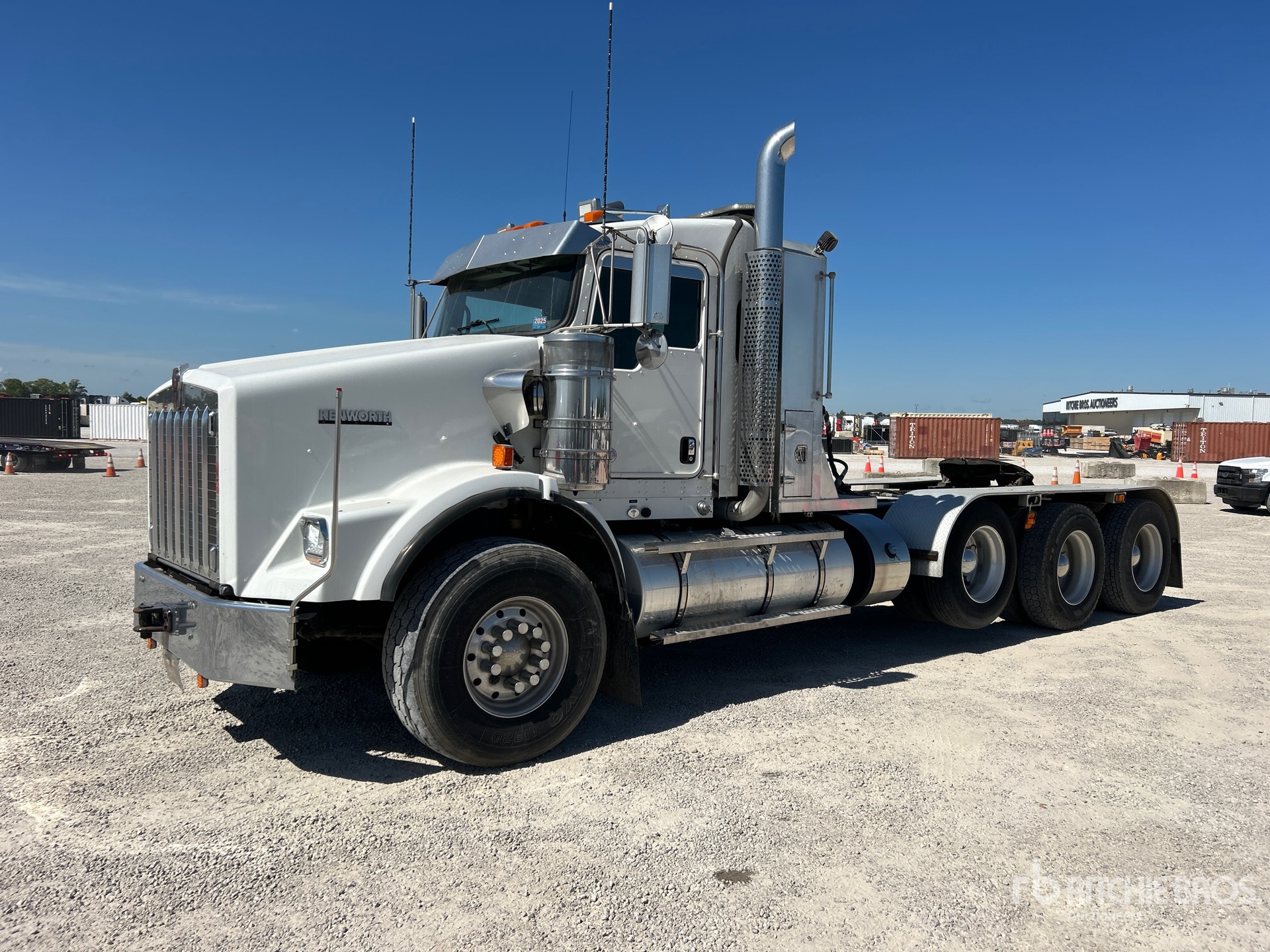 2017 Kenworth T800 8x4 Tri/A Day Cab Truck Tractor