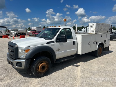 2015 Ford F-450 XL 4x2 Utility Truck