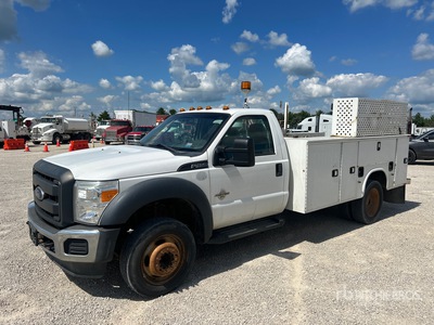 2015 Ford F-450 XL 4x2 Utility Truck
