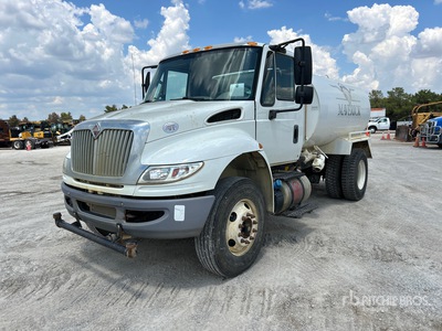 2015 International 4300 SBA 2000 gal 4x2 Water Truck