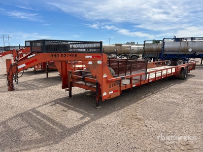 2012 Kearney 34 ft T/A Gooseneck Rimorchio portautensili