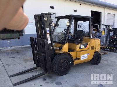 2007 Cat GP40K 3000 lb Pneumatic Tire Forklift