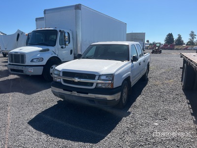 2005 Chevrolet Silverado 1500 LS 4x2 Crew Cab Pickup