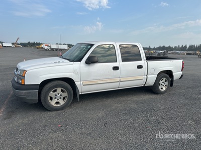 2005 Chevrolet Silverado 1500 LS 4x2 Crew Cab بيك اب