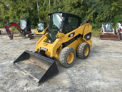 2010 Cat 246C Two-Speed Minicargadora