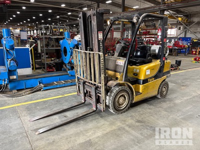 Yale GLP050VXEGSE086 4800 lb Pneumatic Tire Forklift