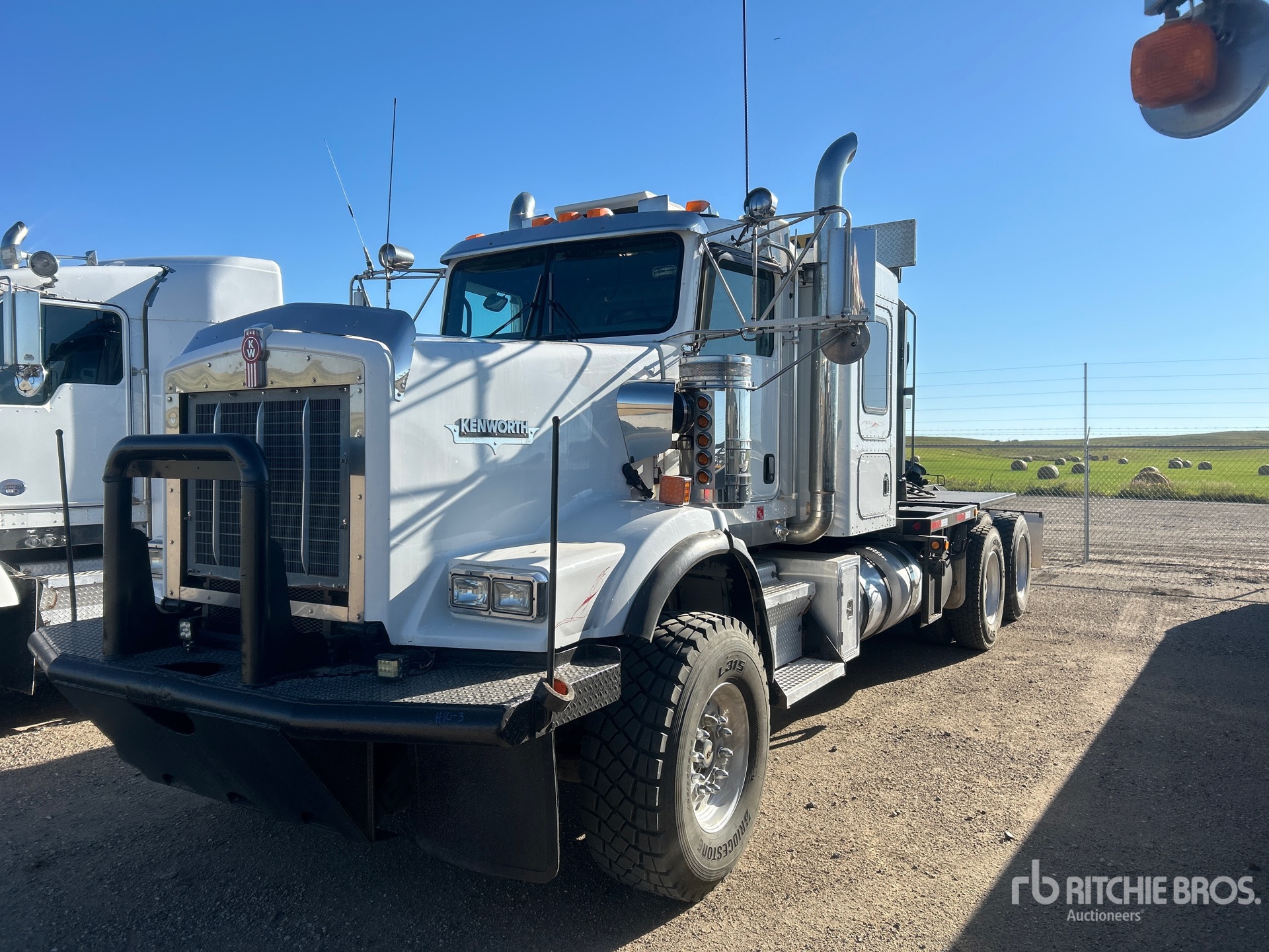 2007 Kenworth C500B 6x4 Sleeper Winch Truck
