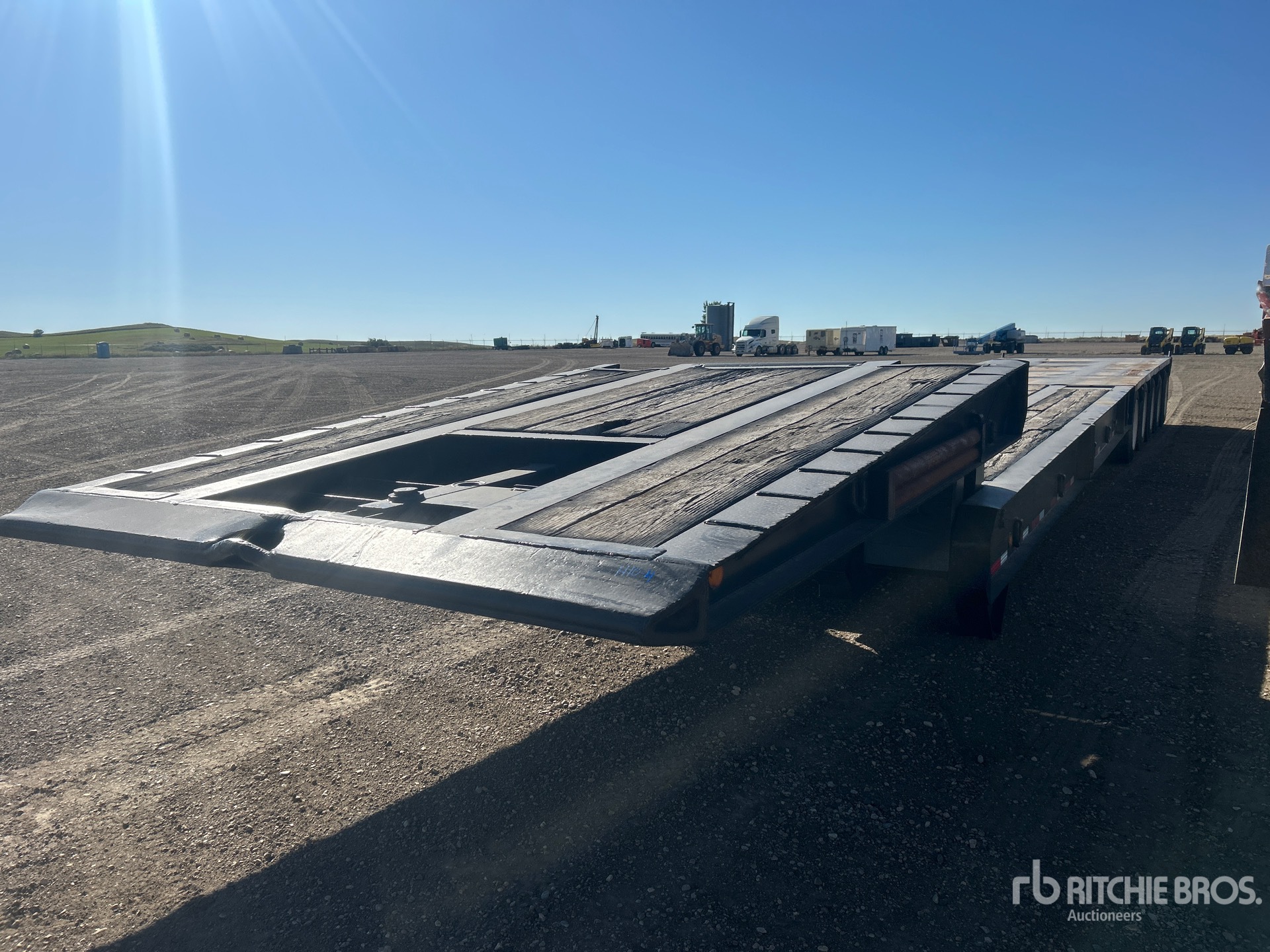 2008 Nuttall 570FN 44 ft 5 Lowboy Remolque Petrolero