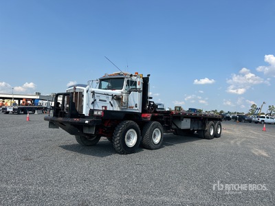 2004 Kenworth C550B 8x6 Extended Cab Ciężarówka z platformą