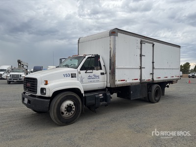 2001 GMC C6500 4x2 Van Truck