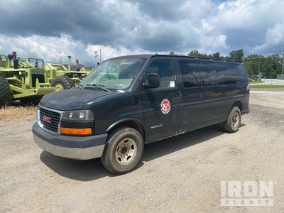 GMC G3500 11 Passenger Van