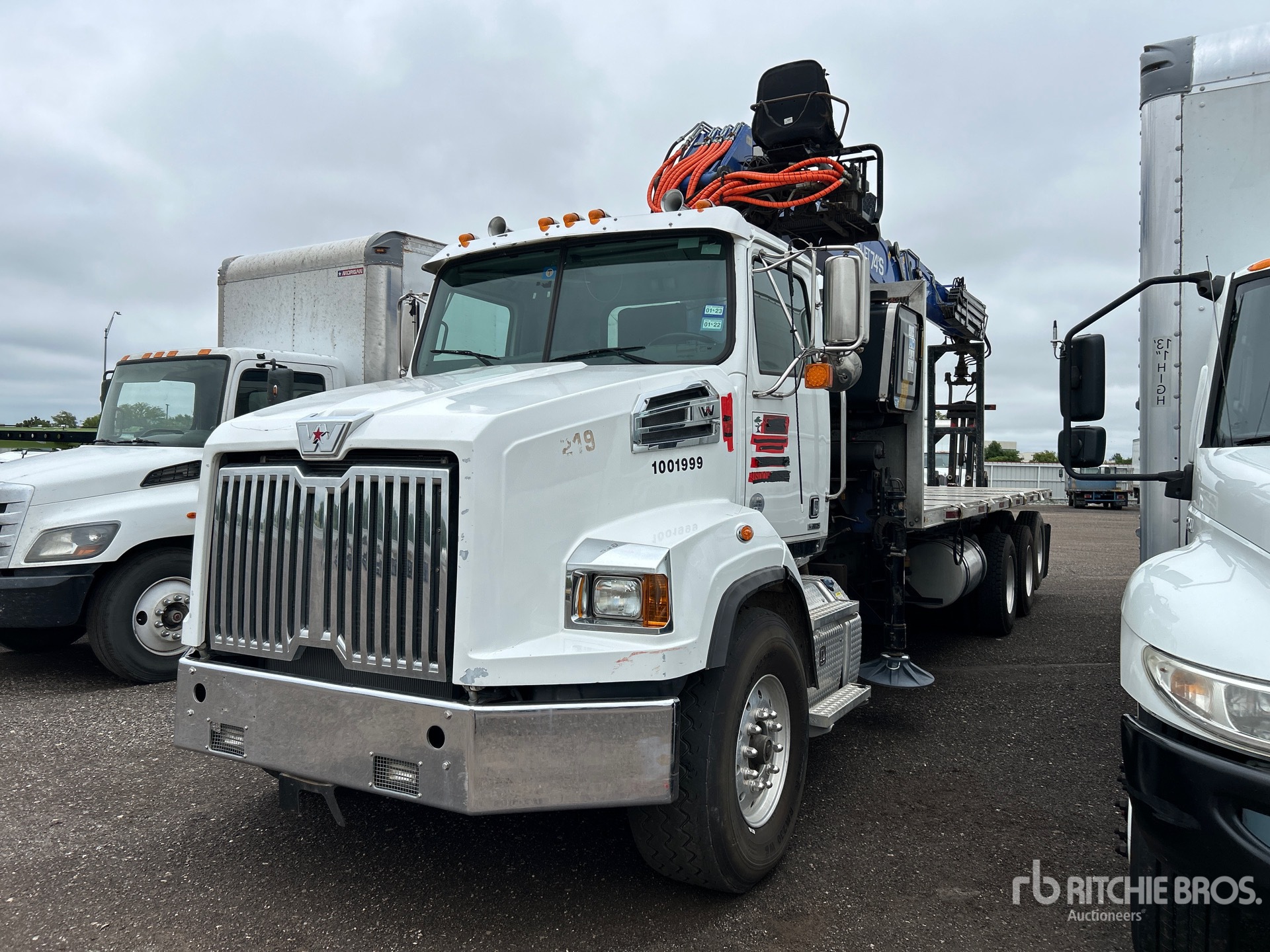 Manitex Powerlift 74'S 4.9 ton Knuckle Boom on 2016 Western Star 4700 8x4 Cab and Chassis