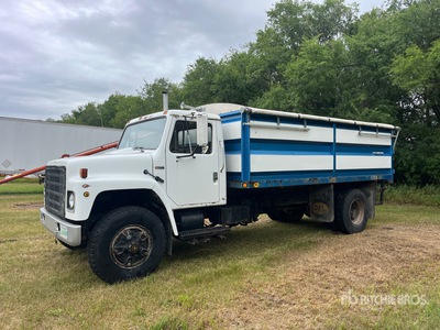 1981 International S1954 6x4 Grain Truck