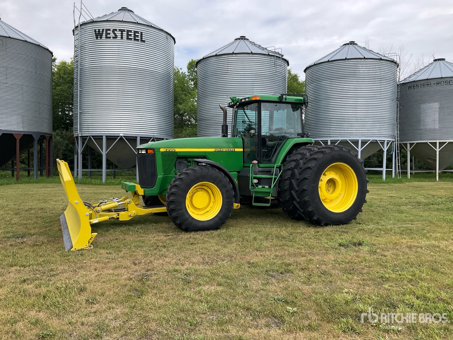 John Deere 8200 4WD Tractor