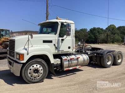 2015 Mack CHU613 6x4 Tracteur routier couchette