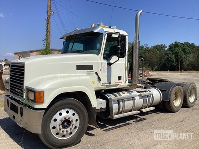 2013 Mack CHU613 6x4 Tracteur routier couchette