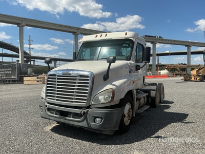 2013 Freightliner Cascadia 125 6x4 Cabeza Tractora Cabina Corta (Inoperable)