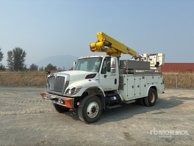 Altec TA41M on 2008 International 7400 4x2 Cable Placer Piattaforma autocarrata