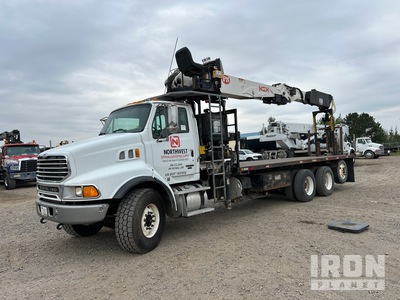 PM WB 60' 6170 lb Knuckle Boom on 2005 Sterling LT9500 8x4 Twin-Steer PM WB Drywall Boom Ciężarówka z wysięgnikiem