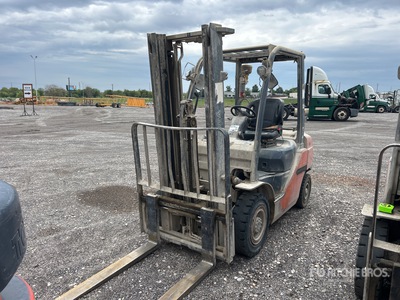 2017 Toyota 8FGU25 4800 lb Pneumatic Tire Gabelstapler