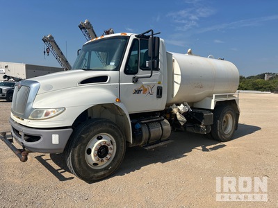 2017 (unverified) International 4300 2000 gal 4x2 Ciężarówka na wodę