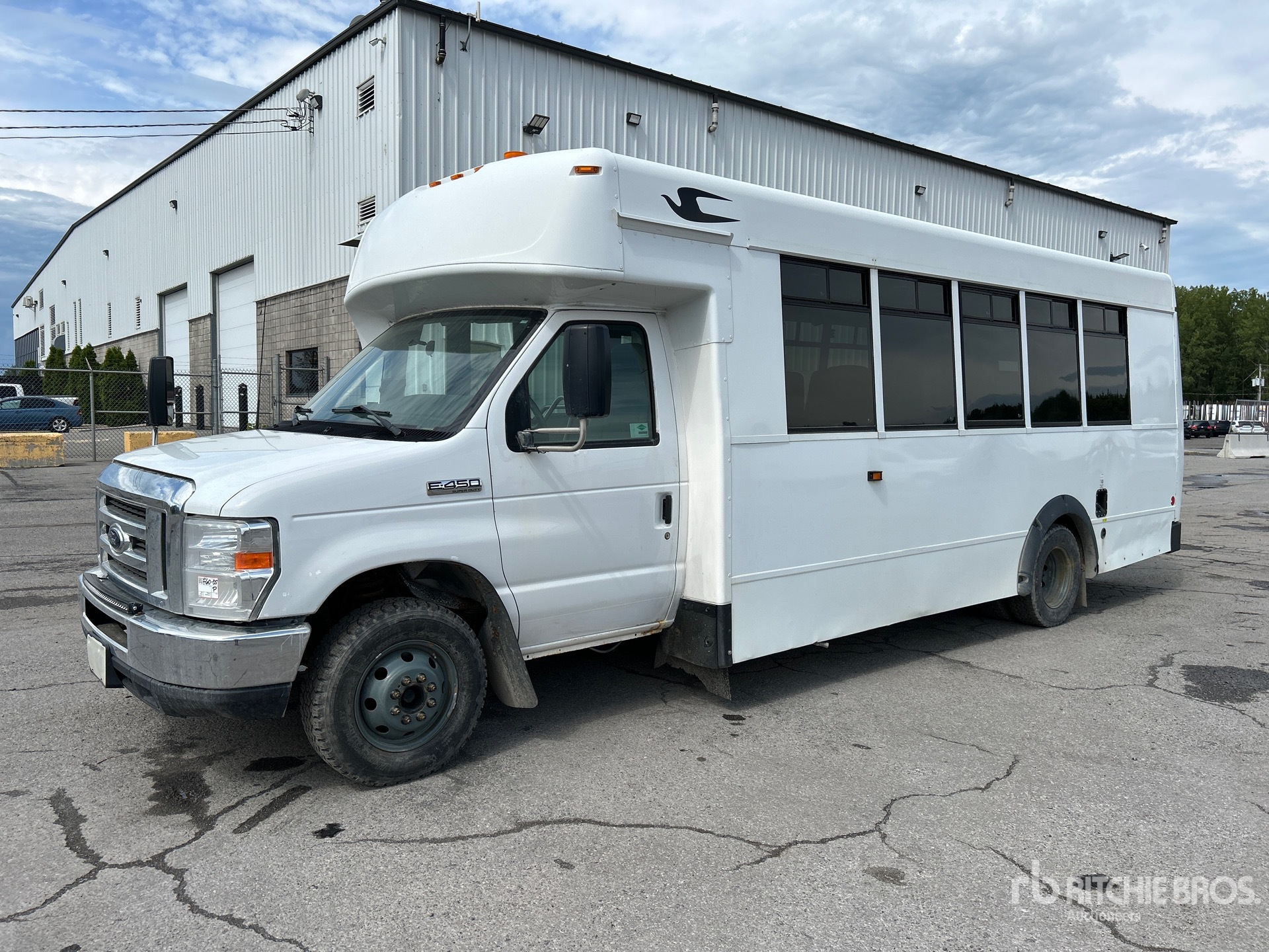 2018 Ford E-450 4x2 Bus