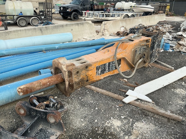 Atlas Copco HB4200 33 in Q/C Hydraulic Breaker